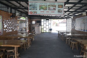 Se sirven desayunos, comidas y cenas 