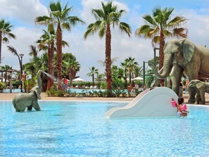 Indoor pool, 3 outdoor pools, pool umbrellas, sun loungers