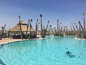 Outdoor pool - LG Residenz (Crevillente)