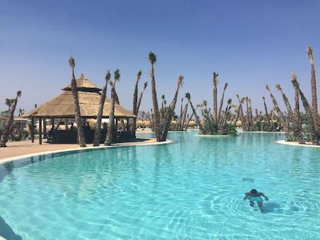 Indoor pool, 3 outdoor pools, pool umbrellas, pool loungers. LG Residenz