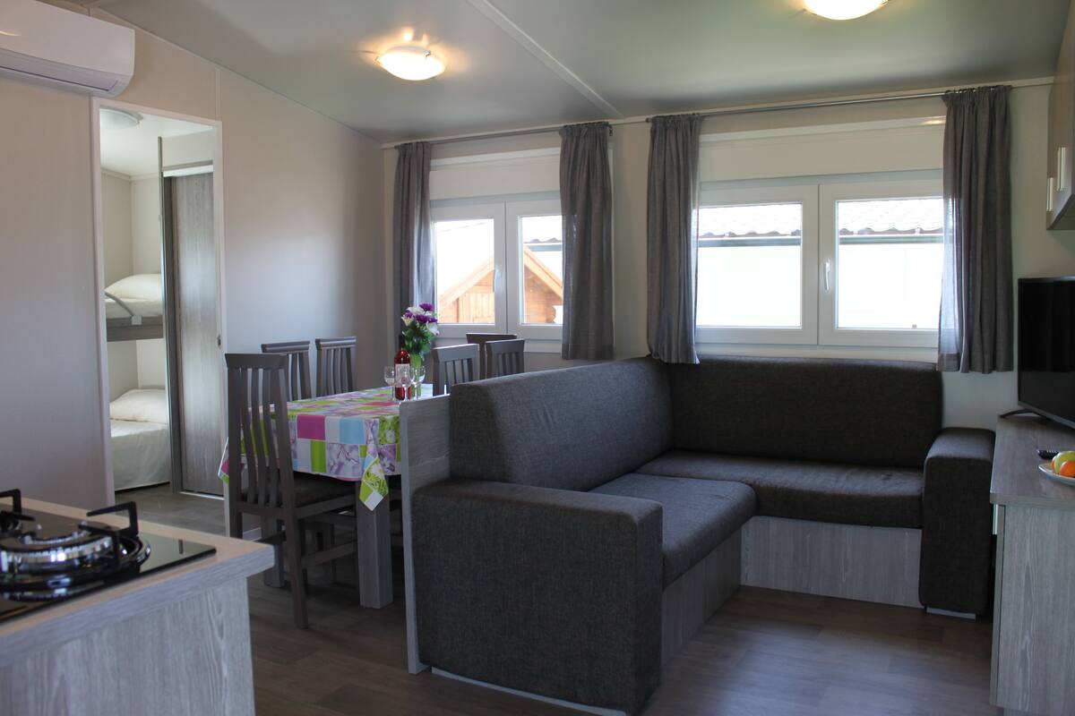Bungalow, 3 slaapkamers | Woonruimte | Flatscreentelevisie