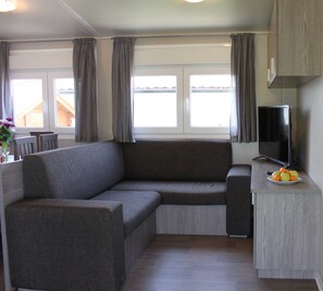 Bungalow, 3 Bedrooms | Living room | Flat-screen TV - LG Residenz (Crevillente)