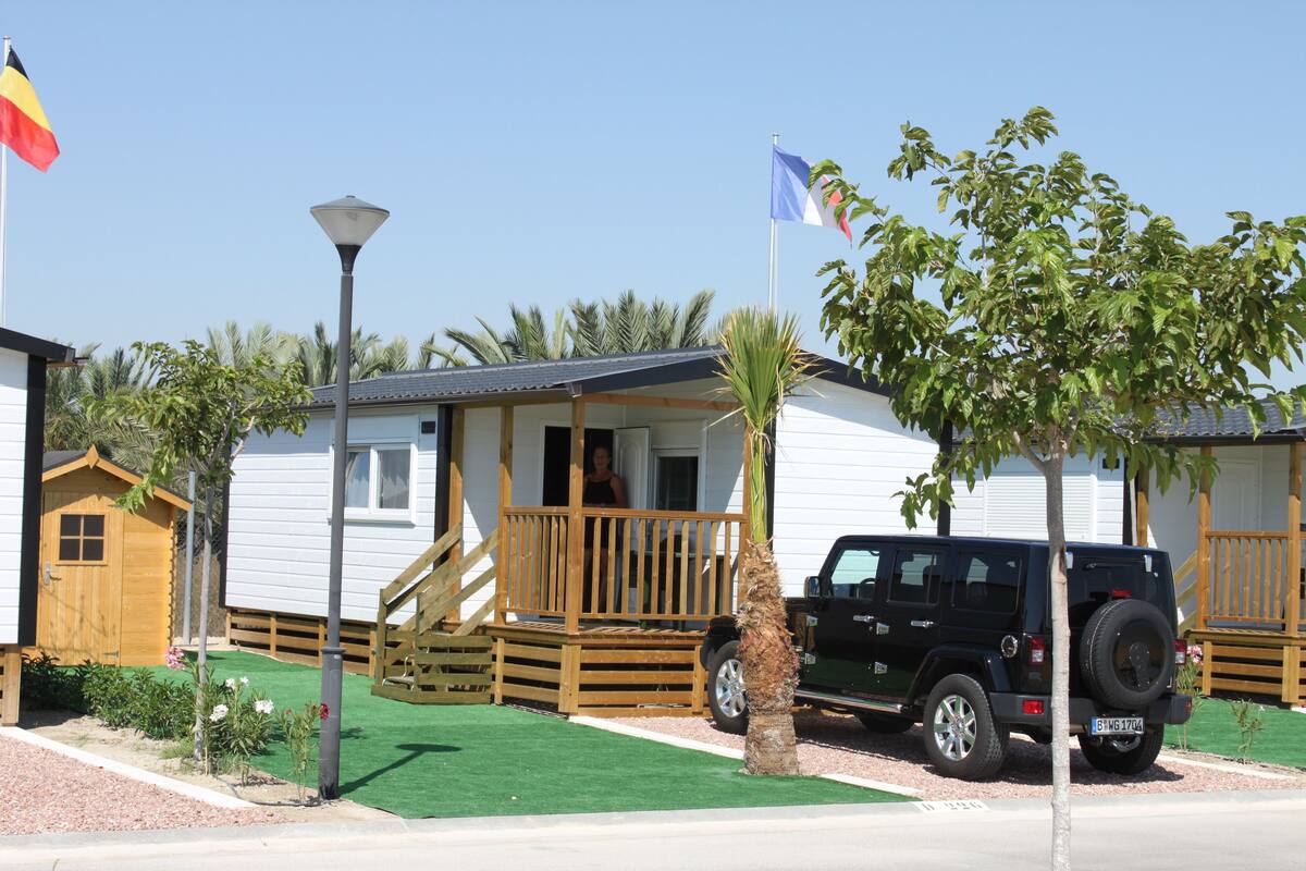 Verduisterende gordijnen, gratis babybedden, gratis wifi, beddengoed