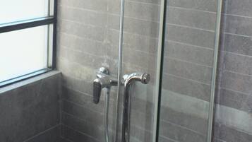 Shower, free toiletries, bidet, towels