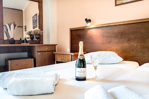 Apartment, Sea View (for 2) | 1 bedroom, premium bedding, in-room safe, desk - Faros Apartments (Preveza)