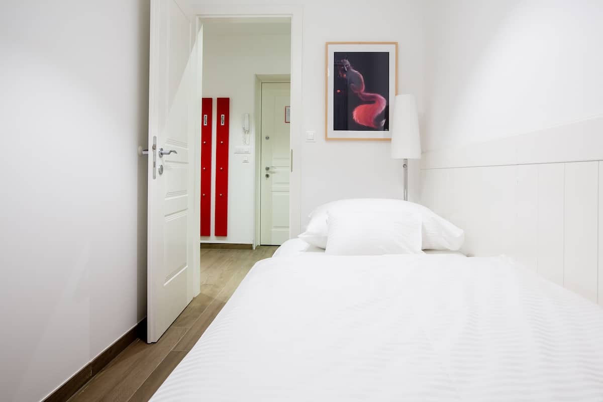 Apartemen Standar, 2 kamar tidur (5 Adults) | Seprai premium, busa memori, brankas, dan tirai kedap cahaya