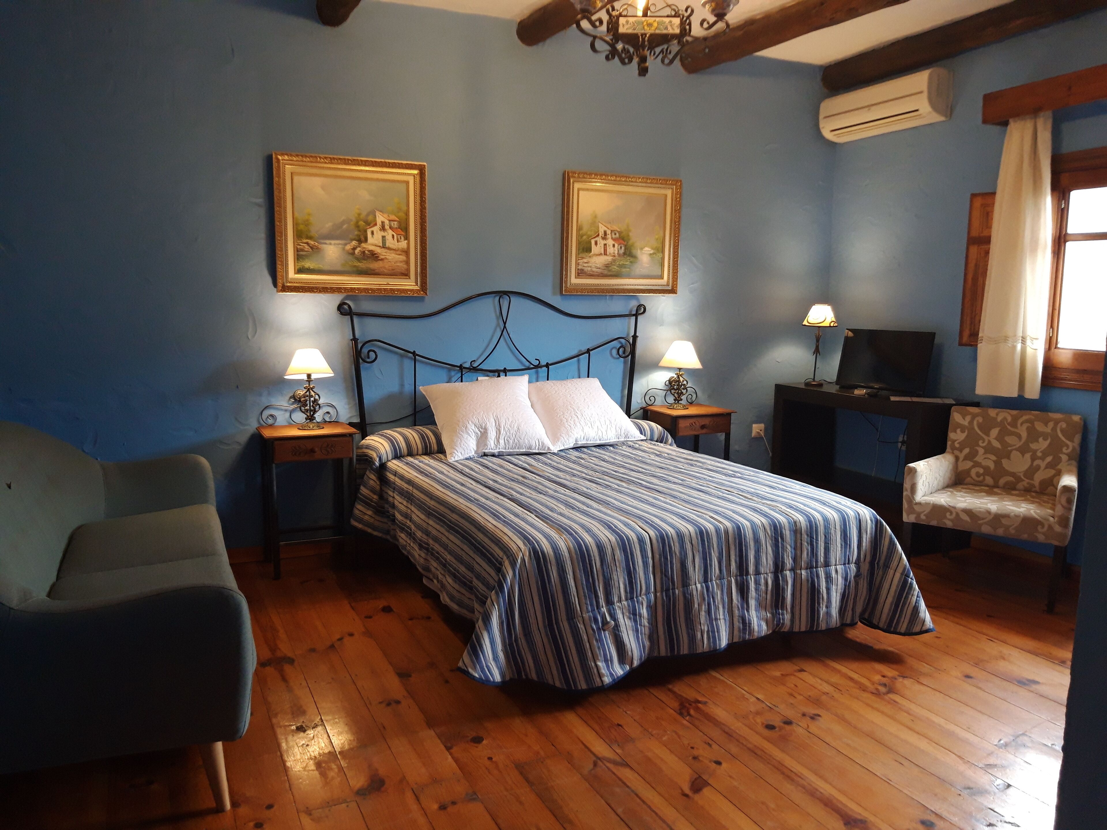 Bureau, rideaux occultants, Wi-Fi gratuit, draps fournis