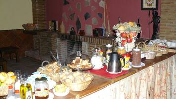 Dagelijks ontbijtbuffet (EUR 10 per persoon)