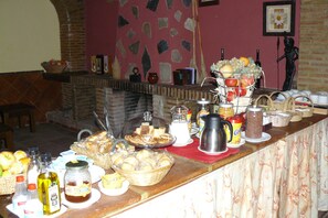 Daily buffet breakfast for a fee