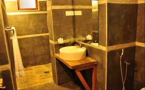 Ducha y artículos de higiene personal gratuitos