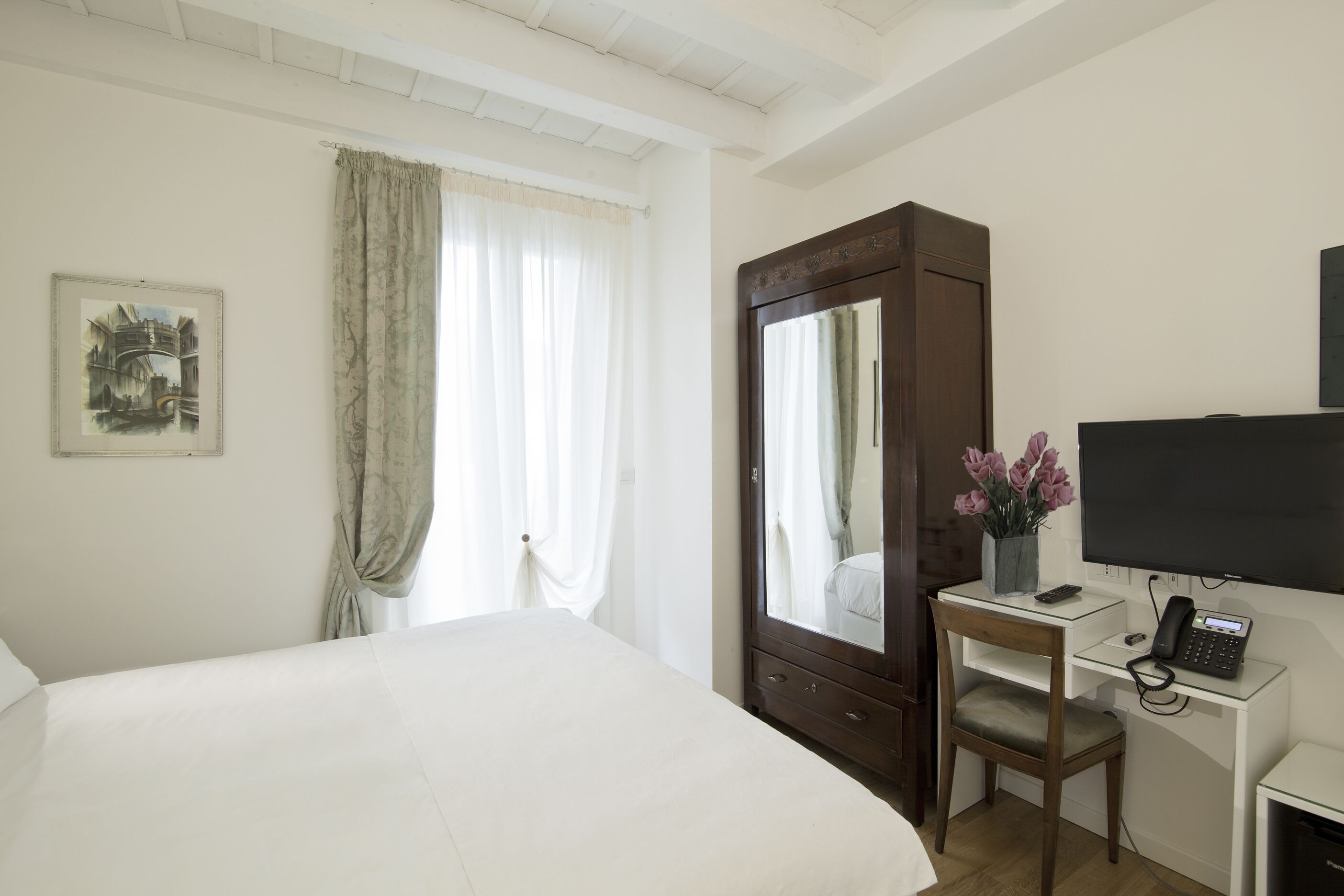 Ropa de cama de alta calidad y minibar 