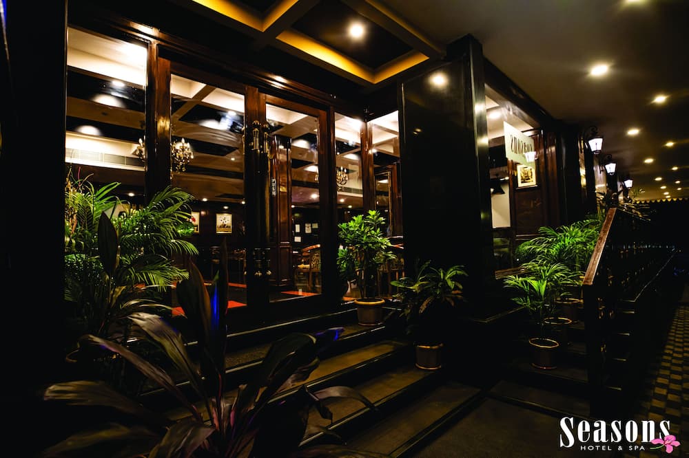 Seasons Hotels & Resorts