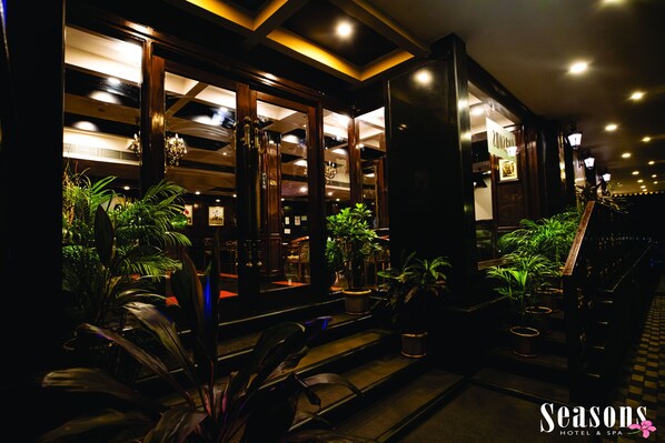 Front of property – evening/night - Seasons Hotels & Resorts (Margao)