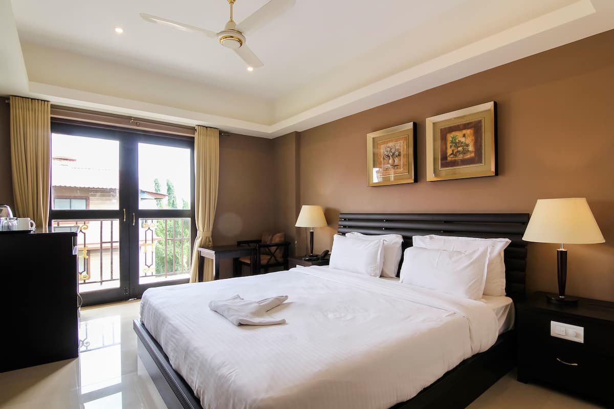 Desk, iron/ironing board, free WiFi, bed sheets
