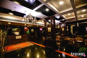 Interior - Seasons Hotels & Resorts (Margao)