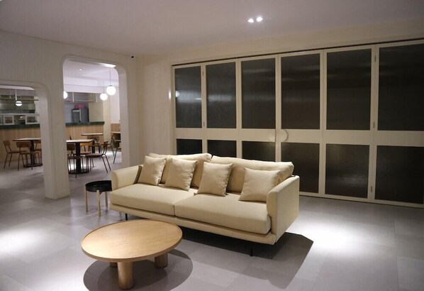 Living area - Losari Blok M2 Hotel Jakarta (Jakarta)