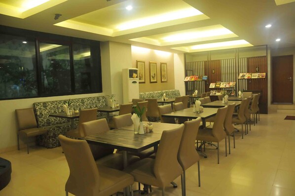 Restaurant - Losari Blok M2 Hotel Jakarta (Jakarta)