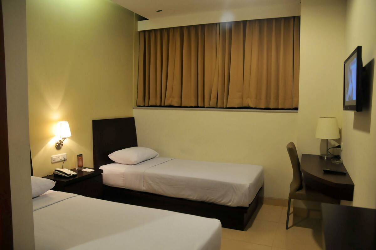 Standard Twin Room | In-room safe