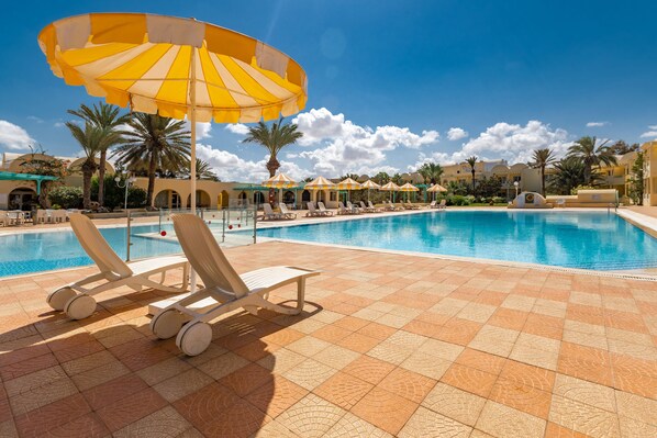 Indoor pool, 2 outdoor pools, pool umbrellas, pool loungers