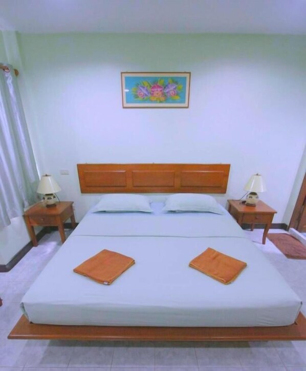 Minibar, in-room safe, desk, free WiFi - Green Island Guesthouse (Karon)