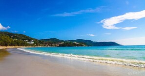 Beach nearby - Green Island Guesthouse (Karon)