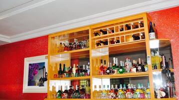 2 bares/lounges, bar ao lado da piscina