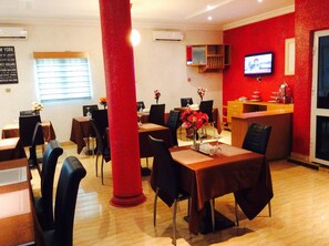 Breakfast, lunch and dinner served - Ne-Yo Hotel and Suites (Asaba)