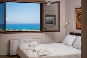 3 bedrooms, premium bedding, in-room safe, soundproofing - Caneva Luxury Villa (Platanias)
