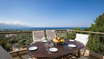 Villa, 3 Bedrooms, Private Pool, Sea View | Teres/patio