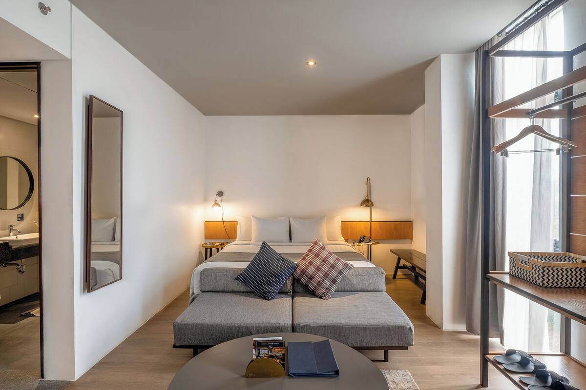 In-room safe, desk, iron/ironing board (on request), WiFi (free)