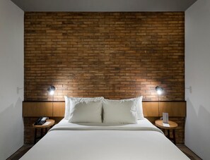 Zimmersafe, Schreibtisch, Bügeleisen/Bügelbrett, kostenloses WLAN