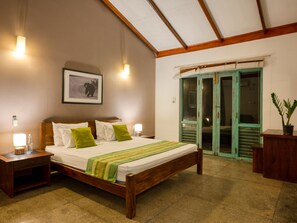 Escritorio, sistema de insonorización, wifi gratis y ropa de cama 