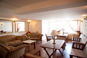 Breakfast, lunch, dinner served; Modern European cuisine 