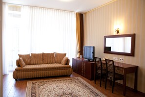 Junior Suite, 1 Double Bed | Living area