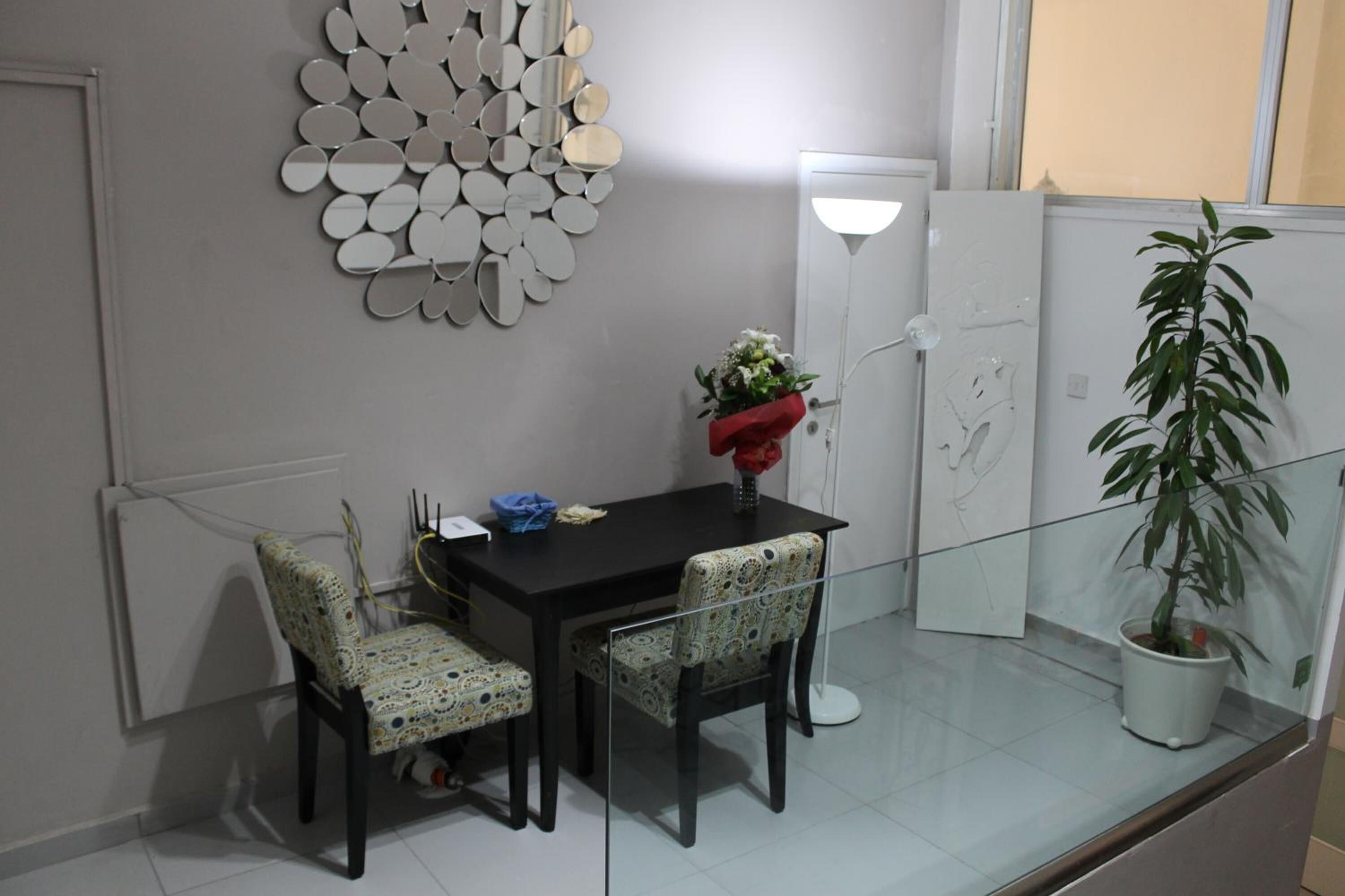 full-sized fridge, stovetop, electric kettle