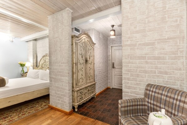 Standard Double Room | In-room safe, blackout drapes, iron/ironing board, rollaway beds - Hotel Vremena Goda (Moscow)