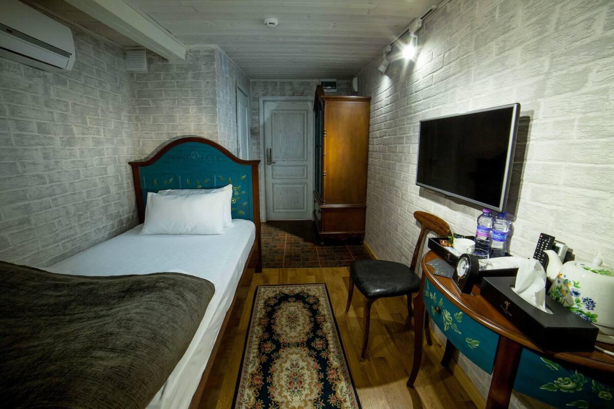 Kamar Single Ekonomi | Brankas, tirai kedap cahaya, dan setrika/meja setrika