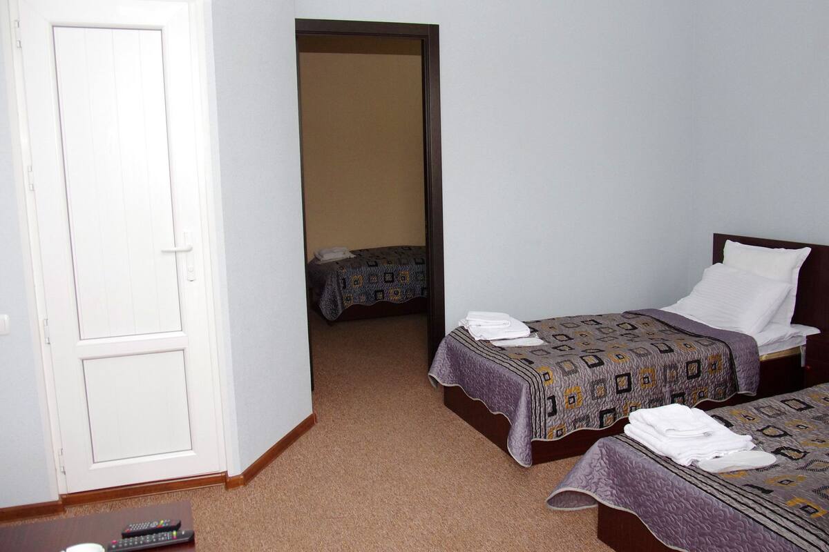 Suite, 1 Bedroom | 1 bedroom, blackout curtains, soundproofing, iron/ironing board