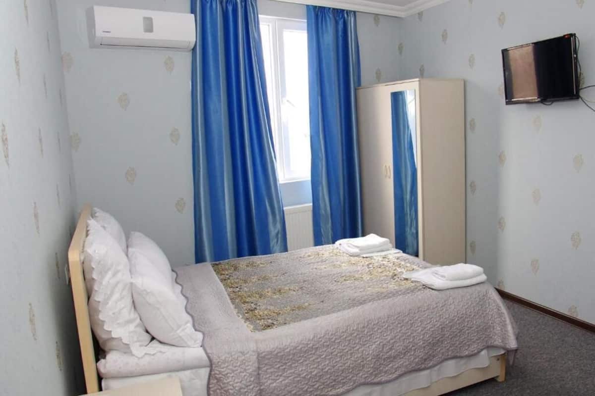 Superior Double Room | 1 bedroom, blackout curtains, soundproofing, iron/ironing board