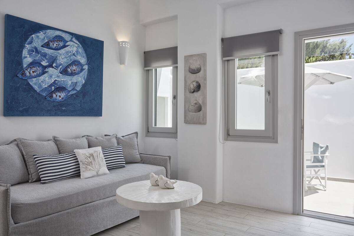 White Dunes Apartment (Semi - Based Apartment with Indoor Garden) | 起居區 | 32-吋平面電視、有線頻道、電視