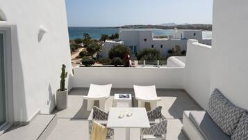 Exclusive Suite with Panoramic Sea View & Private Plunge Pool | Blick vom Balkon