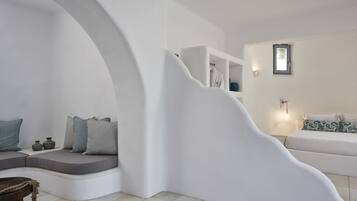 White Votsalo Studio (Semi - Based with Indoor Garden) | Draps en coton égyptien, literie de qualité supérieure, surmatelas