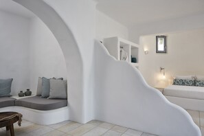 White Votsalo Studio (Semi - Based  with Indoor Garden) | Egyptian cotton sheets, premium bedding, pillowtop beds, minibar - White Dunes Luxury Boutique Hotel (Paros)
