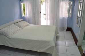 Minibar, caja de seguridad en la habitación y cortinas blackout