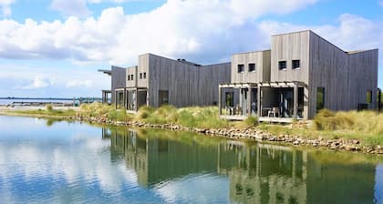 Oasis Punt-West Hotel & Beach Resort