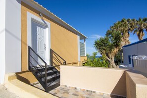 Casa de lujo, 2 habitaciones, vista a la bahía, frente al mar | Terraza o patio