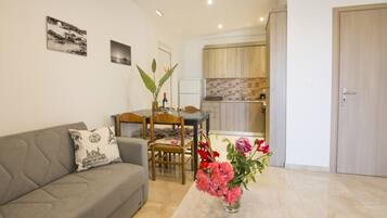 Maison Luxe, 2 chambres, vue baie, vue mer | Coin séjour | Télévision à écran plat