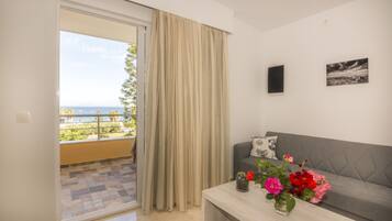 Maison Luxe, 2 chambres, vue baie, vue mer | Coin séjour | Télévision à écran plat