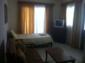 Iron/ironing board, free cribs/infant beds, free WiFi - Zakos Court Apartments (Larnaca)
