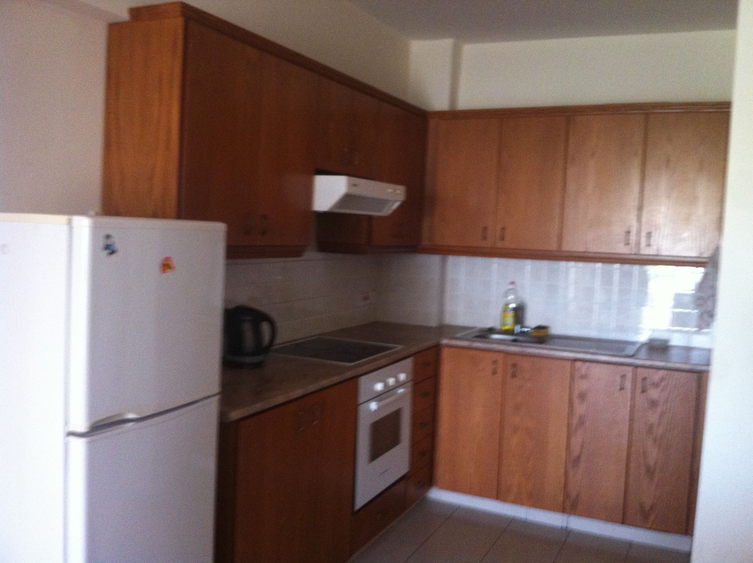 full-sized fridge, oven, stovetop, electric kettle